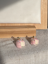 Load image into Gallery viewer, Pink confetti cake earrings